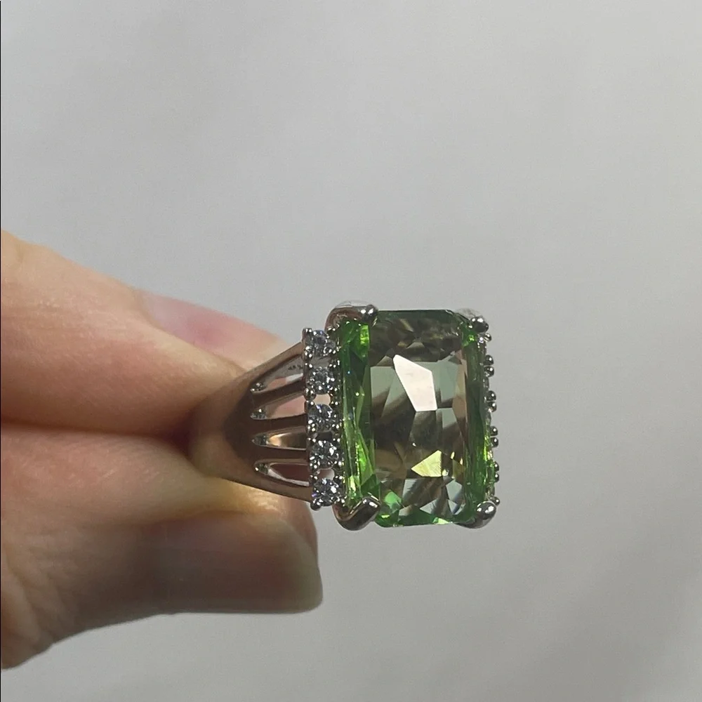 Sterling silver Large Green Gemstone Ring 925 zirconia diamonds